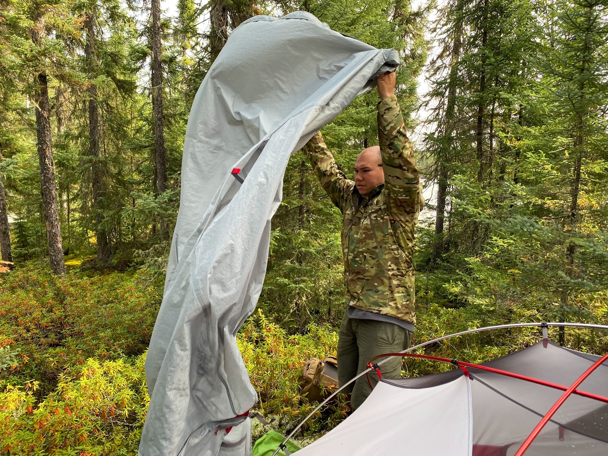 Nettoyer les accessoires et l'équipement de camping correctement