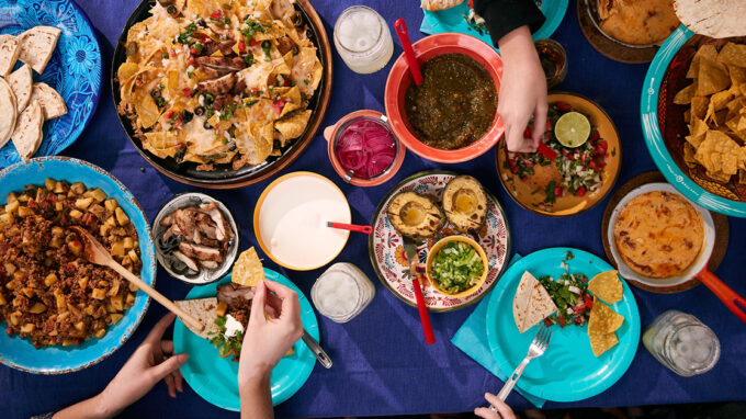 Nachos maison tout garnis à cuisiner sur le gril