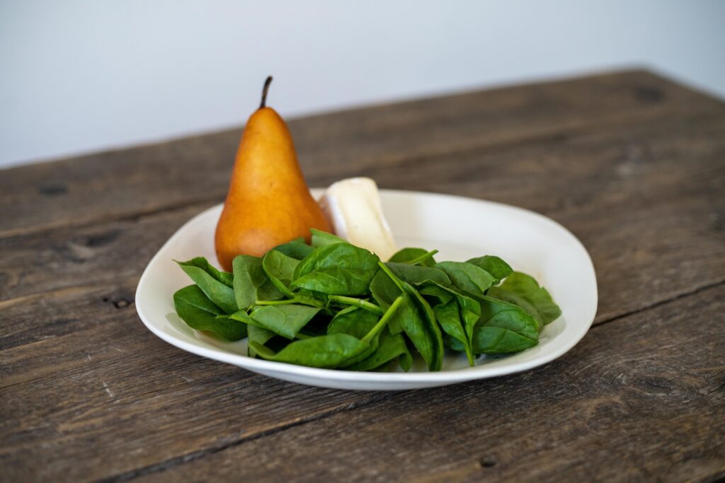 Poire, brie et épinards