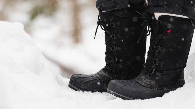 Bottes d'hiver sur la neige