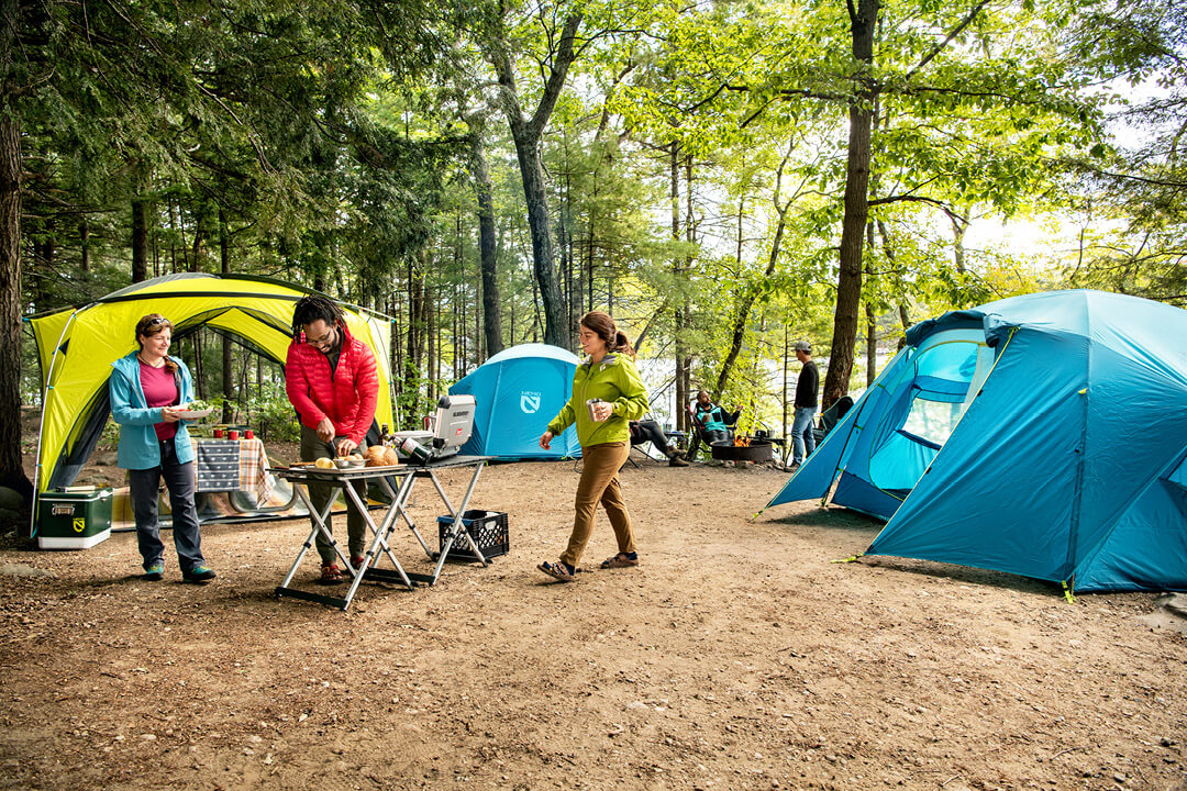 Comment réussir à camper sous la pluie - Parcs Blog