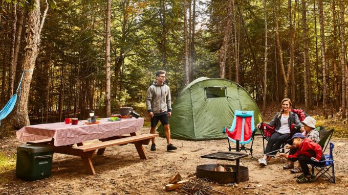 Family camping tent