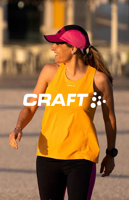 Femme en tenue de sport de la marque Craft