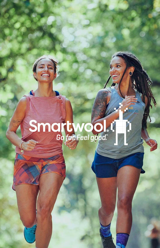 Femmes qui courent en tenue de sport de la marque Smartwool
