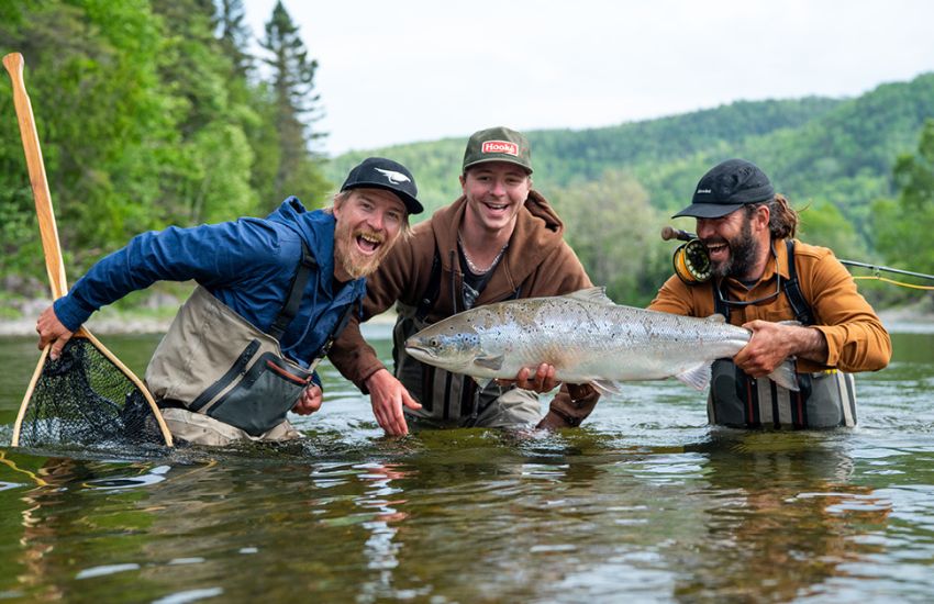 3 men who caught a big fish