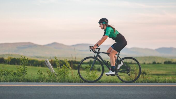 Woman riding a bike on the cycling routesof Quebec