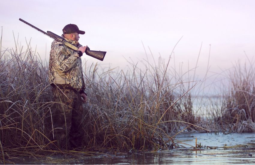 Hunter properly dressed for migratory bird hunting