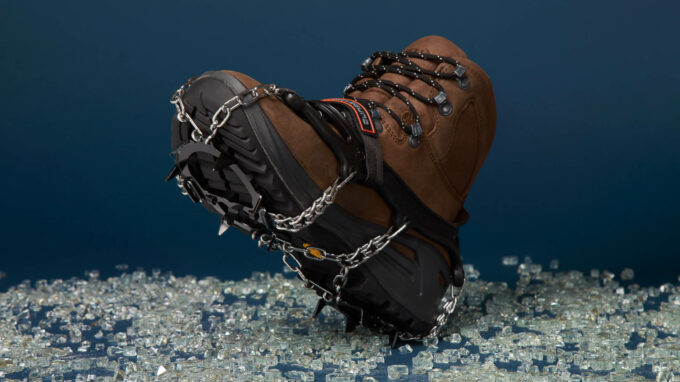 Crampons pour bottes : comment bien vous équiper pour l’hiver