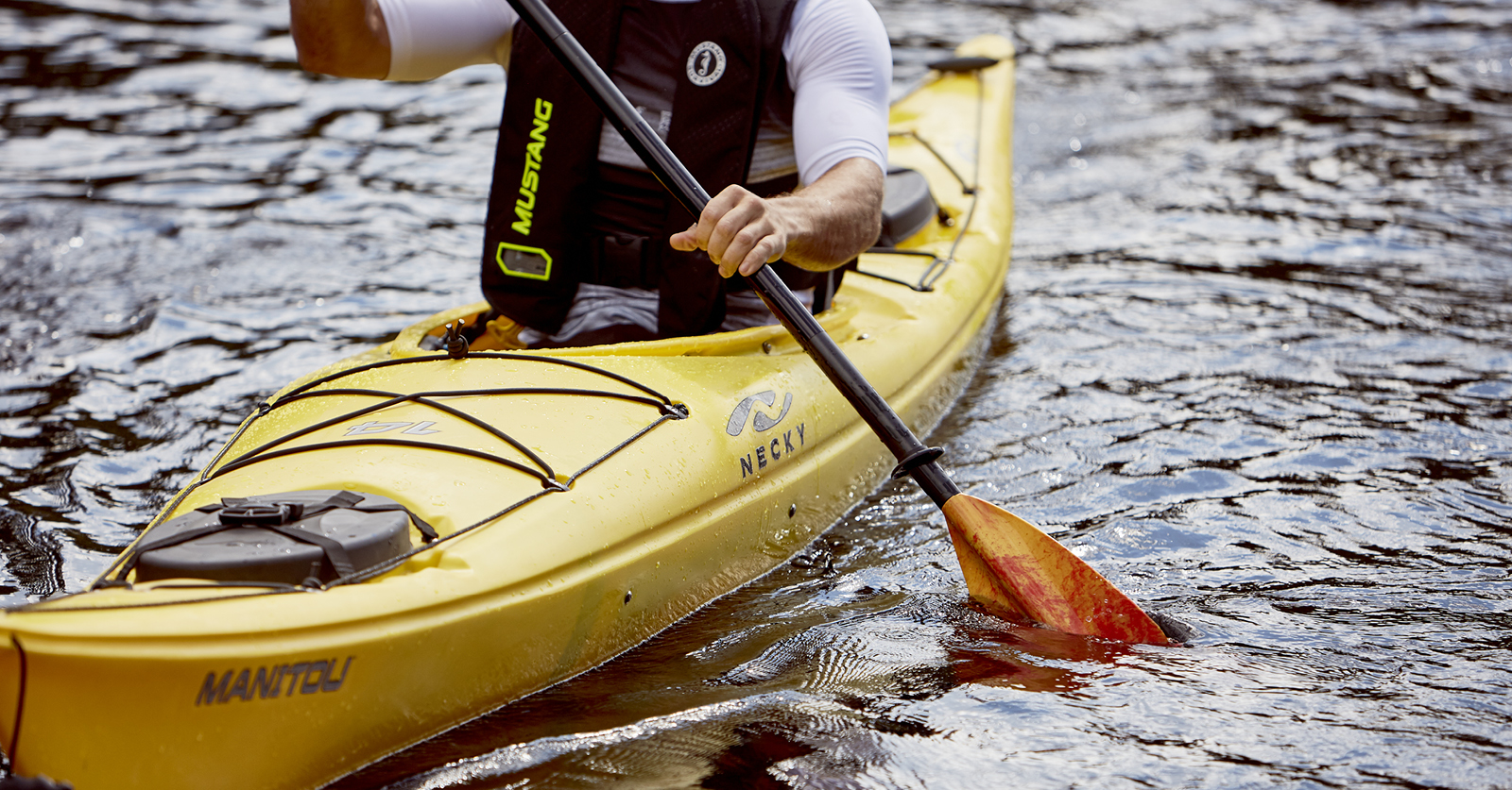 Guide sur la planche à pagaie (SUP) : astuces pour bien partir sur l’eau | SAIL