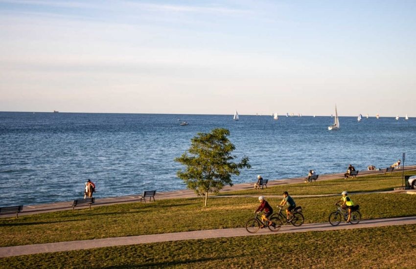 Balade à vélo dans la Waterfront Trail aux Grands Lacs et Baie Georgienne en Ontario