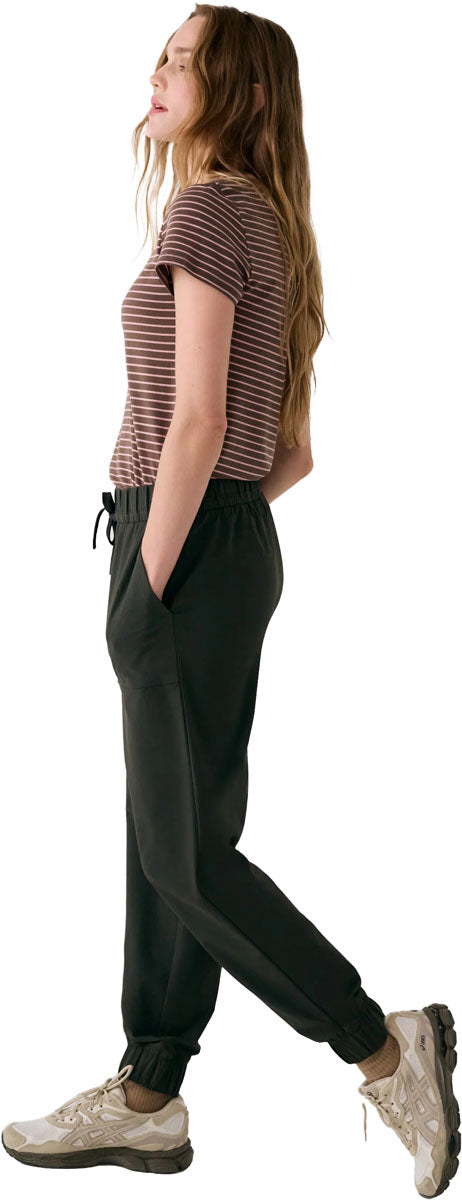 Momentum Tech Jogger Pants - Women's